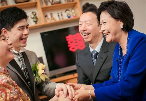 結婚斟茶說話